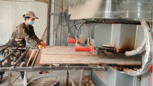 三壓二生產車間現場